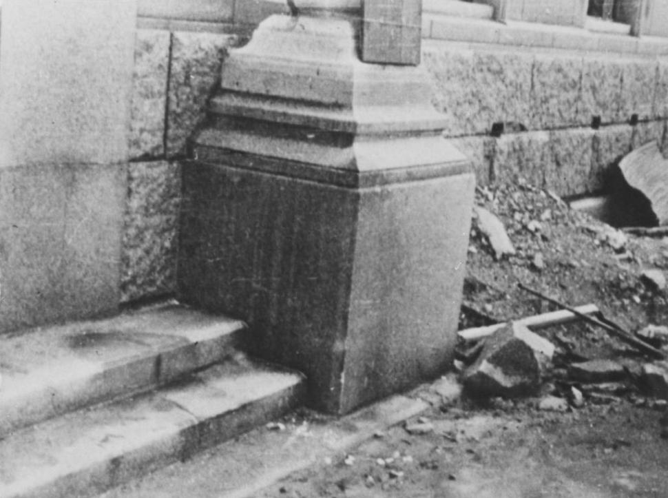 Explozia bombei atomice la Hiroshima a lăsat umbrele oamenilor imprimate pe trotuare și clădiri. Explicația fenomenului este uluitoare 996624