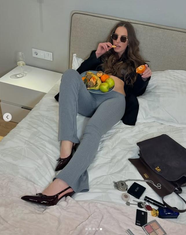 O vedetă de pe TikTok și-a rupt coloana vertebrală încercând provocarea cu stiletto a lui Nicki Minaj. Mariana născuse recent 996401