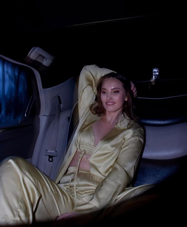 O vedetă de pe TikTok și-a rupt coloana vertebrală încercând provocarea cu stiletto a lui Nicki Minaj. Mariana născuse recent 996408