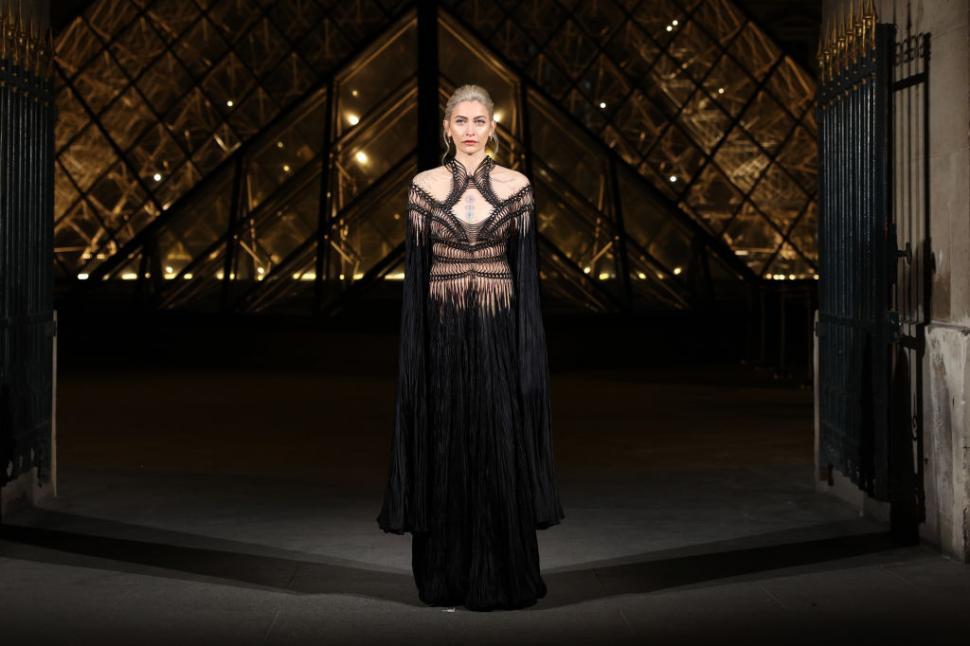 Paris Jackson îi acuză pe avocații care administrează averea tatălui ei de furt 996668