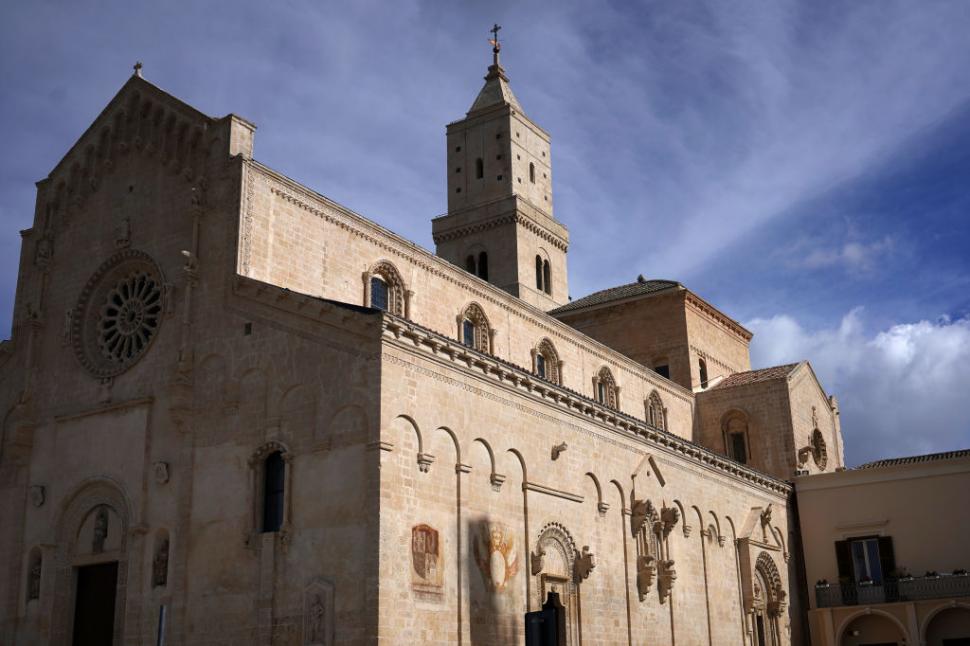 Singurul oraș din lume unde oamenii trăiesc în peșteri de 9.000 de ani este în Europa: Frumos ca Roma și Florența, dar fără aglomerație 996529