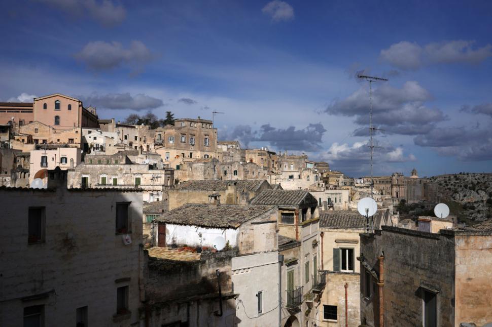 Singurul oraș din lume unde oamenii trăiesc în peșteri de 9.000 de ani este în Europa: Frumos ca Roma și Florența, dar fără aglomerație 996531