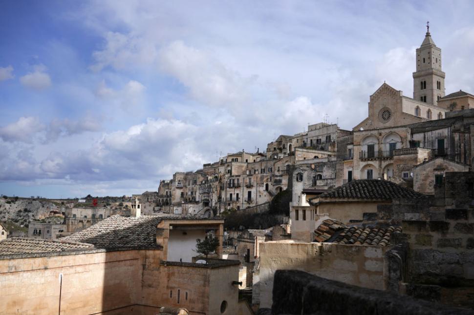 Singurul oraș din lume unde oamenii trăiesc în peșteri de 9.000 de ani este în Europa: Frumos ca Roma și Florența, dar fără aglomerație 996536