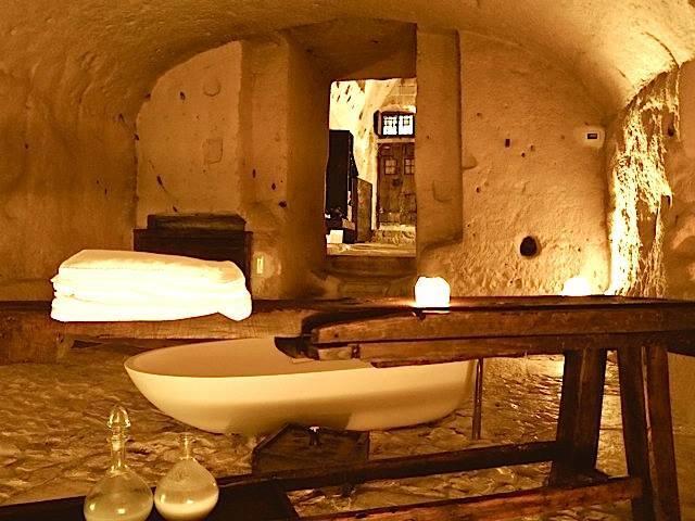 Singurul oraș din lume unde oamenii trăiesc în peșteri de 9.000 de ani este în Europa: Frumos ca Roma și Florența, dar fără aglomerație 996556