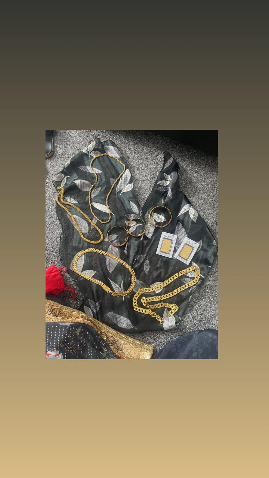 Jaf de 500.000 de lire sterline într-un oraş de lângă Londra: Trei hoţi au furat bijuterii de aur în timp ce proprietarii erau acasă 997160