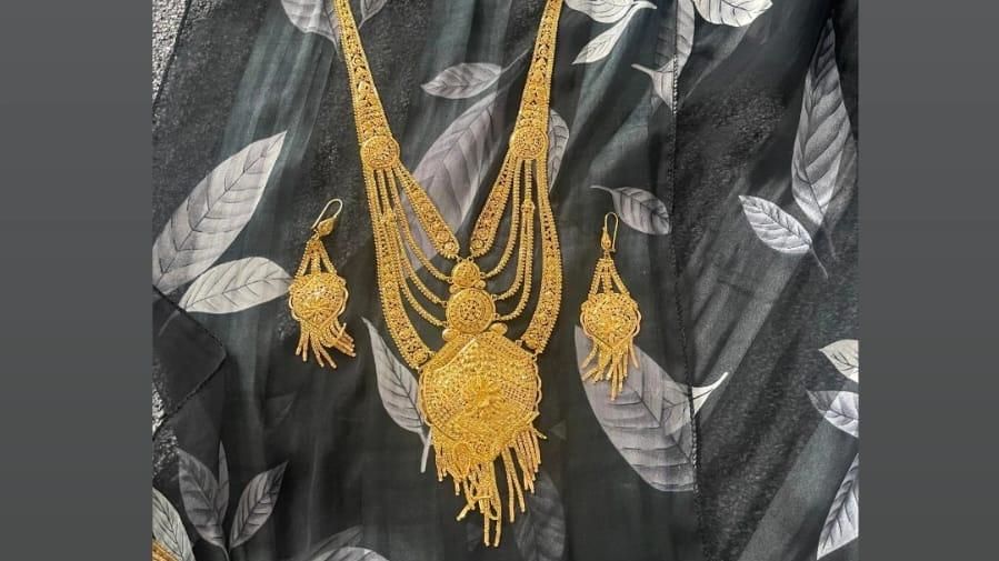 Jaf de 500.000 de lire sterline într-un oraş de lângă Londra: Trei hoţi au furat bijuterii de aur în timp ce proprietarii erau acasă 997169