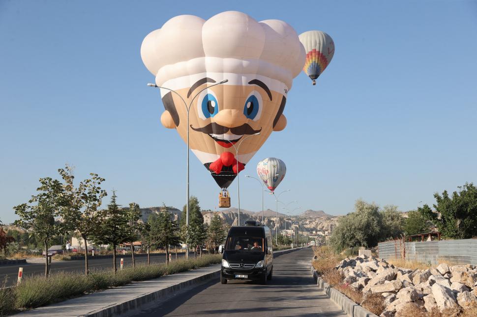 Spectacol inedit în Cappadocia: Zeci de baloane în formă de animale, mașini sau personaje jucăușe, colorează cerul pentru vizitatori 996931