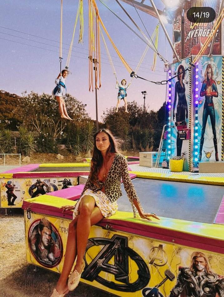 Mădălina Ghenea a fost sărbătorită cu o petrecere surpriză de ziua ei. Actriţa a împlinit 38 de ani şi a publicat poze de colecţie 997483