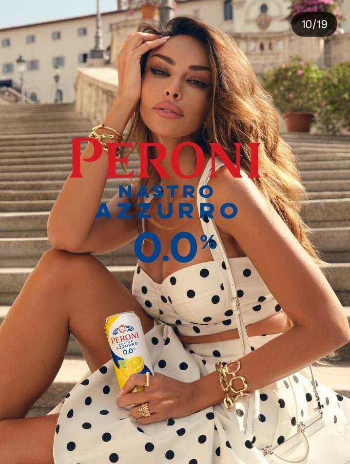 Mădălina Ghenea a fost sărbătorită cu o petrecere surpriză de ziua ei. Actriţa a împlinit 38 de ani şi a publicat poze de colecţie 997487