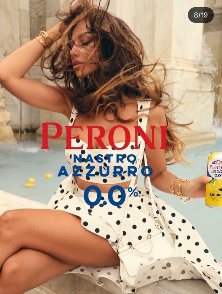 Mădălina Ghenea a fost sărbătorită cu o petrecere surpriză de ziua ei. Actriţa a împlinit 38 de ani şi a publicat poze de colecţie 997489