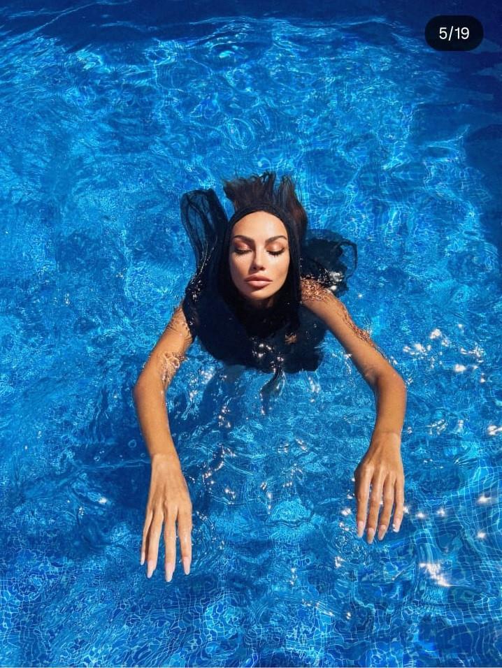 Mădălina Ghenea a fost sărbătorită cu o petrecere surpriză de ziua ei. Actriţa a împlinit 38 de ani şi a publicat poze de colecţie 997492