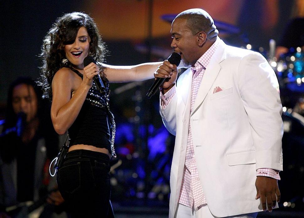 Nelly Furtado și-a etalat noile forme în pantaloni scurți, la un festival în UK: E în regulă să fii ok cu ceea ce vezi în oglindă 997834