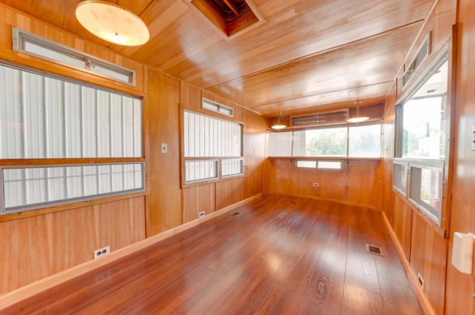 O rulotă veche de 70 de ani a fost transformată în casă, iar interiorul arată cu totul neașteptat 997744