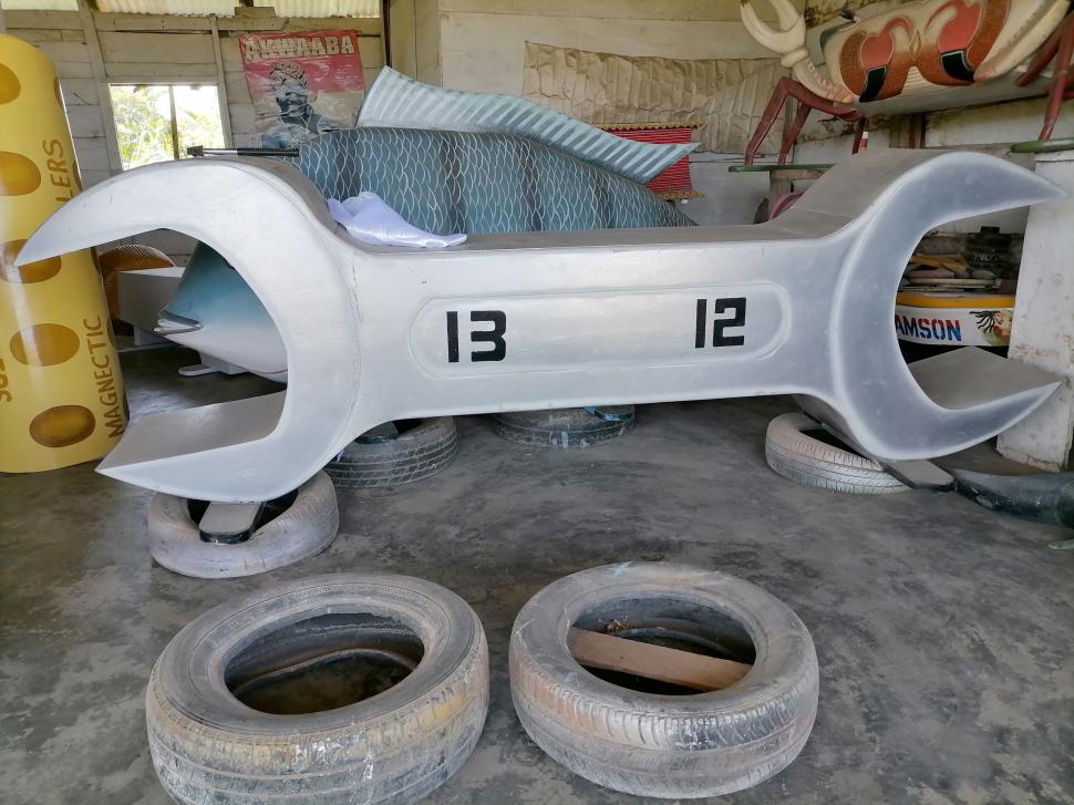 Ciudata tradiție a sicrielor fantasy din Ghana. De ce vor oamenii să fie îngropați în pești, ananas sau pantofi 998465