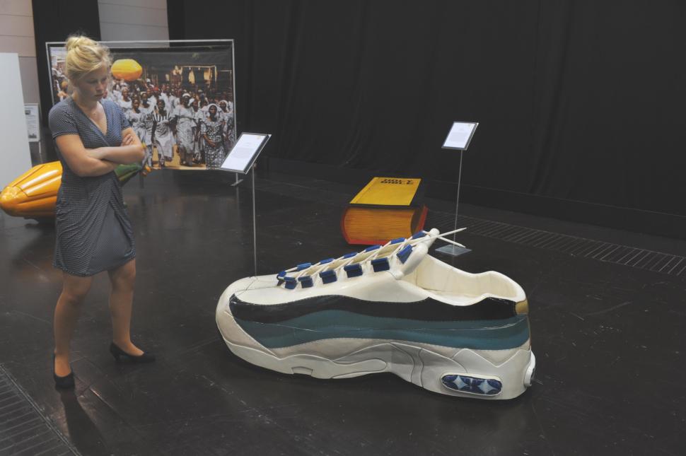 Ciudata tradiție a sicrielor fantasy din Ghana. De ce vor oamenii să fie îngropați în pești, ananas sau pantofi 998469