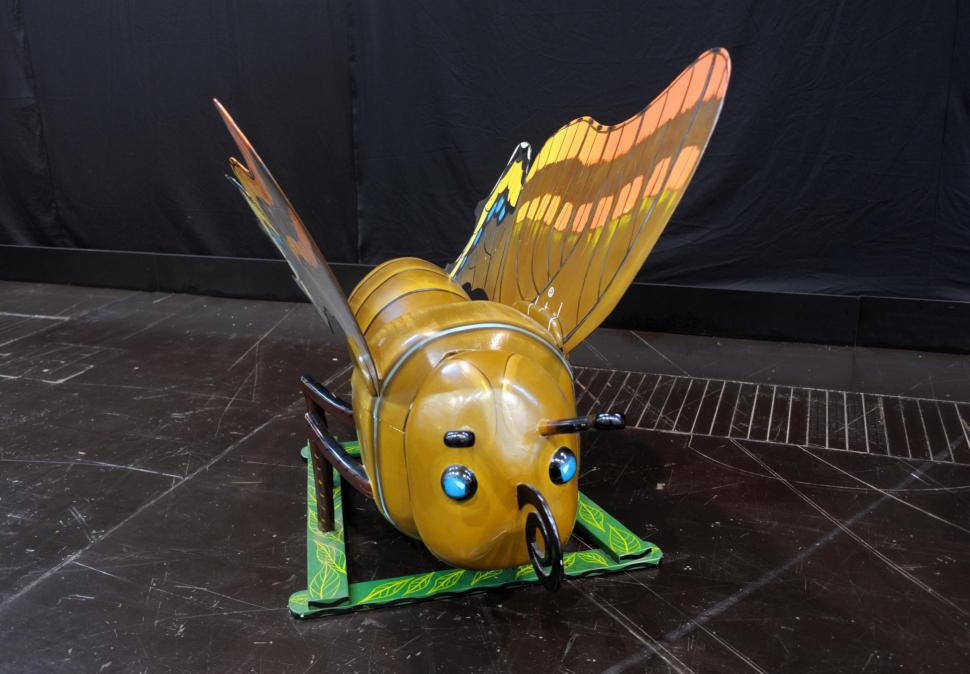 Ciudata tradiție a sicrielor fantasy din Ghana. De ce vor oamenii să fie îngropați în pești, ananas sau pantofi 998471