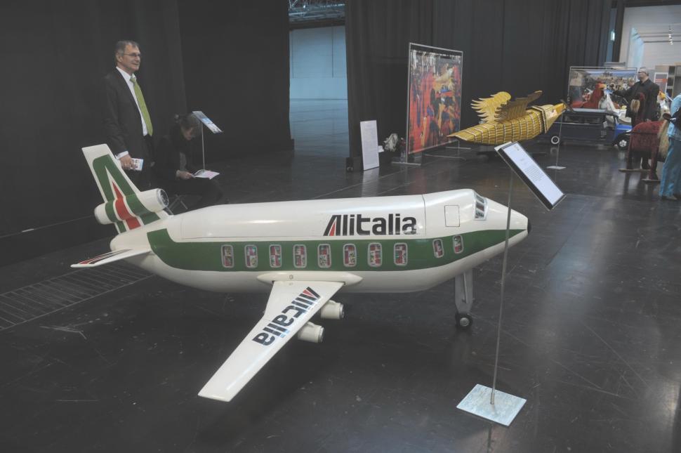 Ciudata tradiție a sicrielor fantasy din Ghana. De ce vor oamenii să fie îngropați în pești, ananas sau pantofi 998473