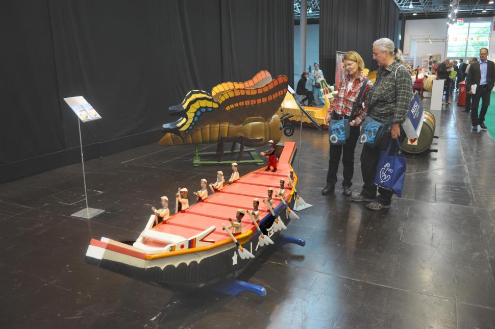 Ciudata tradiție a sicrielor fantasy din Ghana. De ce vor oamenii să fie îngropați în pești, ananas sau pantofi 998474