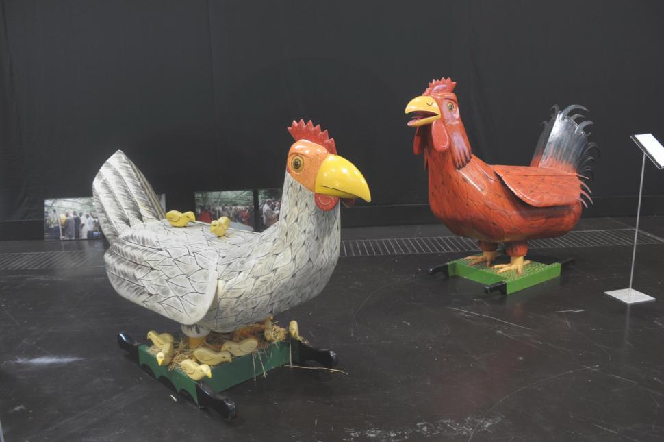 Ciudata tradiție a sicrielor fantasy din Ghana. De ce vor oamenii să fie îngropați în pești, ananas sau pantofi 998475