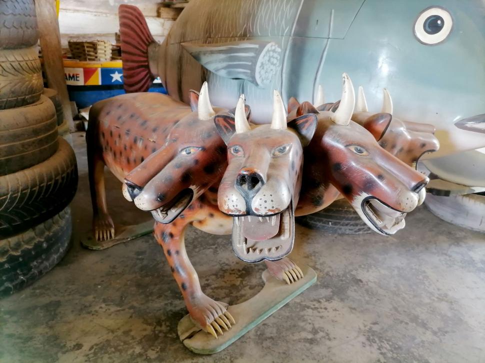 Ciudata tradiție a sicrielor fantasy din Ghana. De ce vor oamenii să fie îngropați în pești, ananas sau pantofi 998488