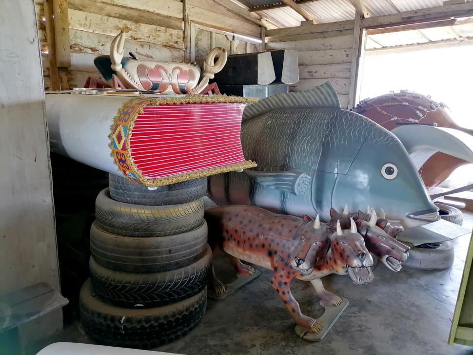 Ciudata tradiție a sicrielor fantasy din Ghana. De ce vor oamenii să fie îngropați în pești, ananas sau pantofi 998489