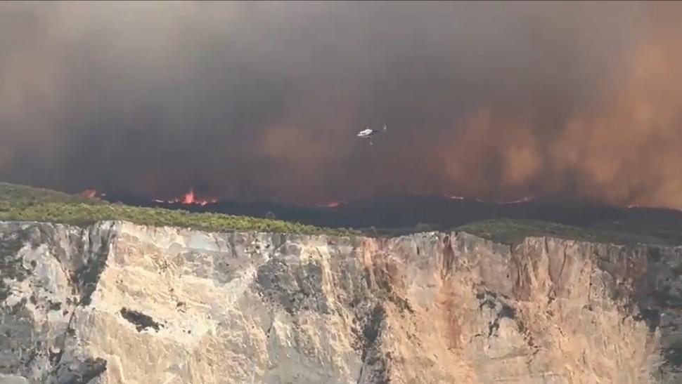 Grecia e mistuită de foc. Incendii puternice în mai multe destinații turistice. Evacuări în Zakynthos, focul se vede din satelit 998572