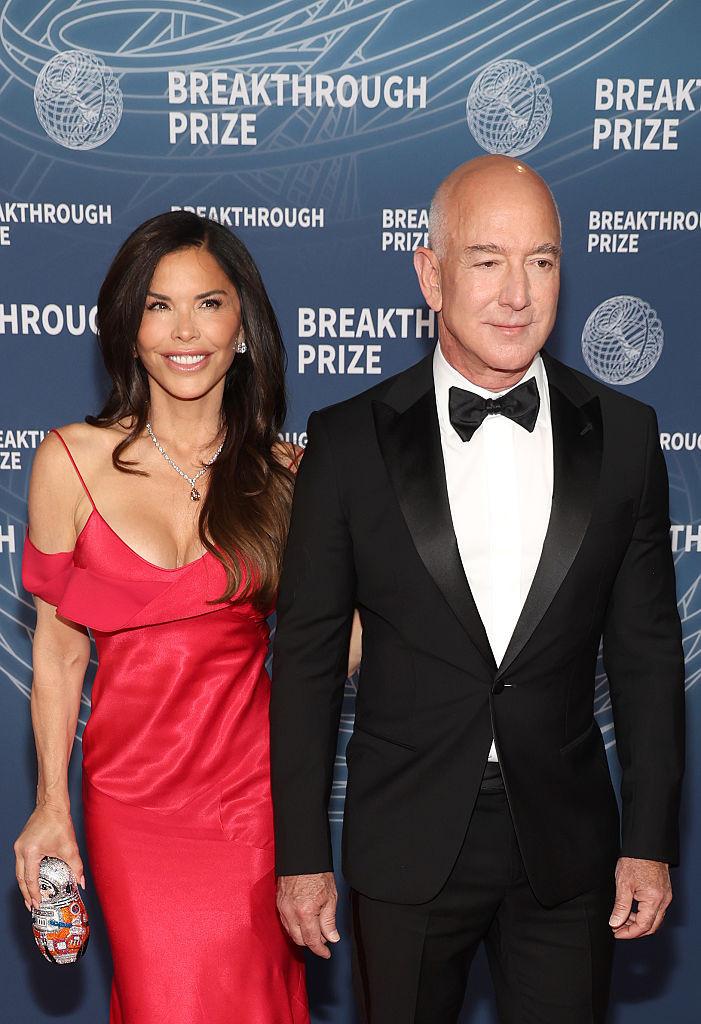 Jeff Bezos ar vrea să-și pună noua soție într-un rol important din viitorul film James Bond: „E obsedat. Nu e doar o fantezie” 998312