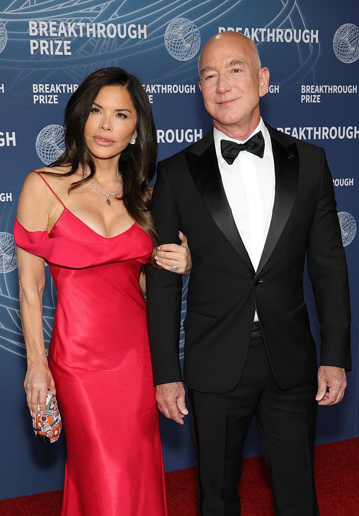 Jeff Bezos ar vrea să-și pună noua soție într-un rol important din viitorul film James Bond: „E obsedat. Nu e doar o fantezie” 998316