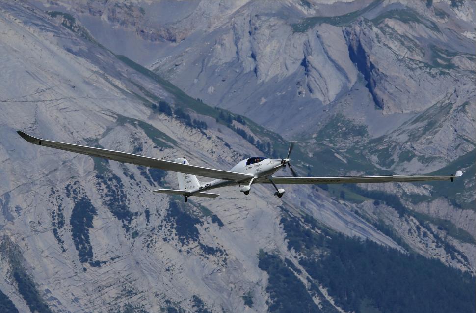 Record mondial în aeronautică: Cum arată aeronava electrică și solară care a atins o înălţime istorică: „A întâlnit un avion de linie” 998430