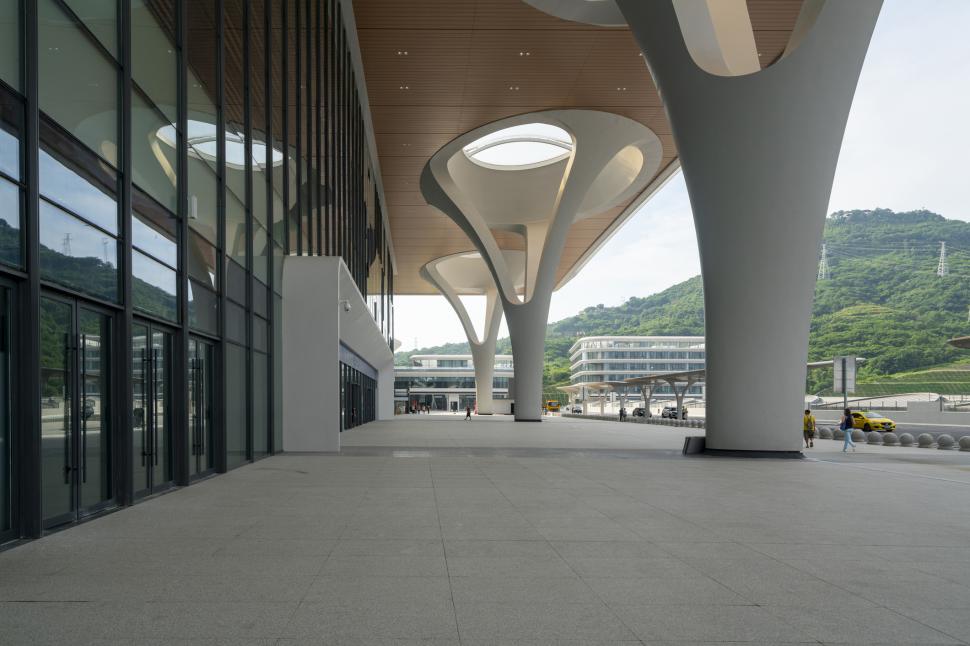 Cea mai mare gară din lume, cât 170 de terenuri de fotbal, a fost deschisă în „orașul 8D” al Chinei: Cum arată terminalul spectaculos 998524