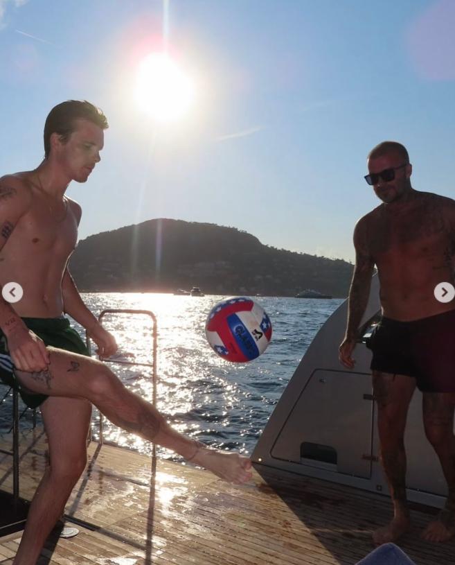 David și Victoria Beckham au plecat în vacanță, în Italia. S-au fotografiat în ipostaze cu totul neașteptate 998697