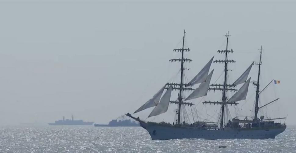 Desfășurare impresionantă de forțe militare la Constanța. 28 de nave de luptă și 20 de aeronave fac spectacol de Ziua Marinei 998620