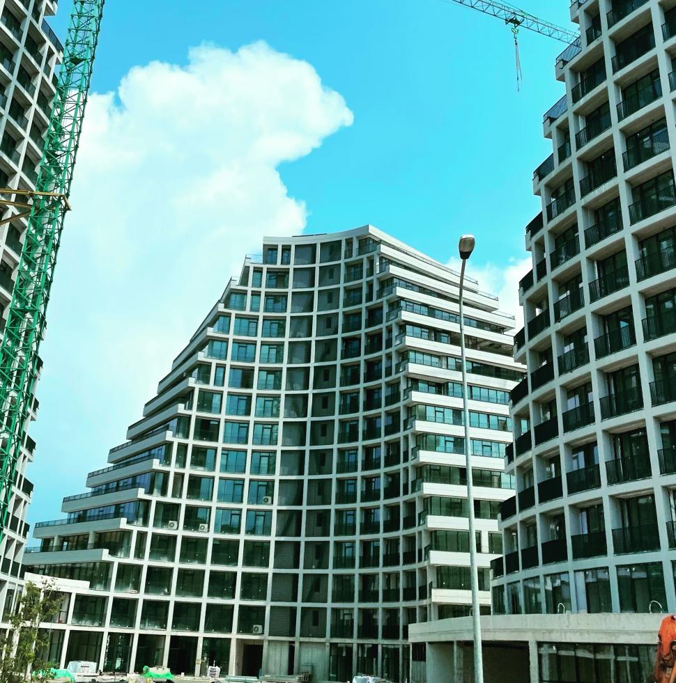 Turnurile ondulate, unice în lume, au apărut în cea mai săracă țară europeană. Proiectul futurist schimbă complet fața capitalei 998809