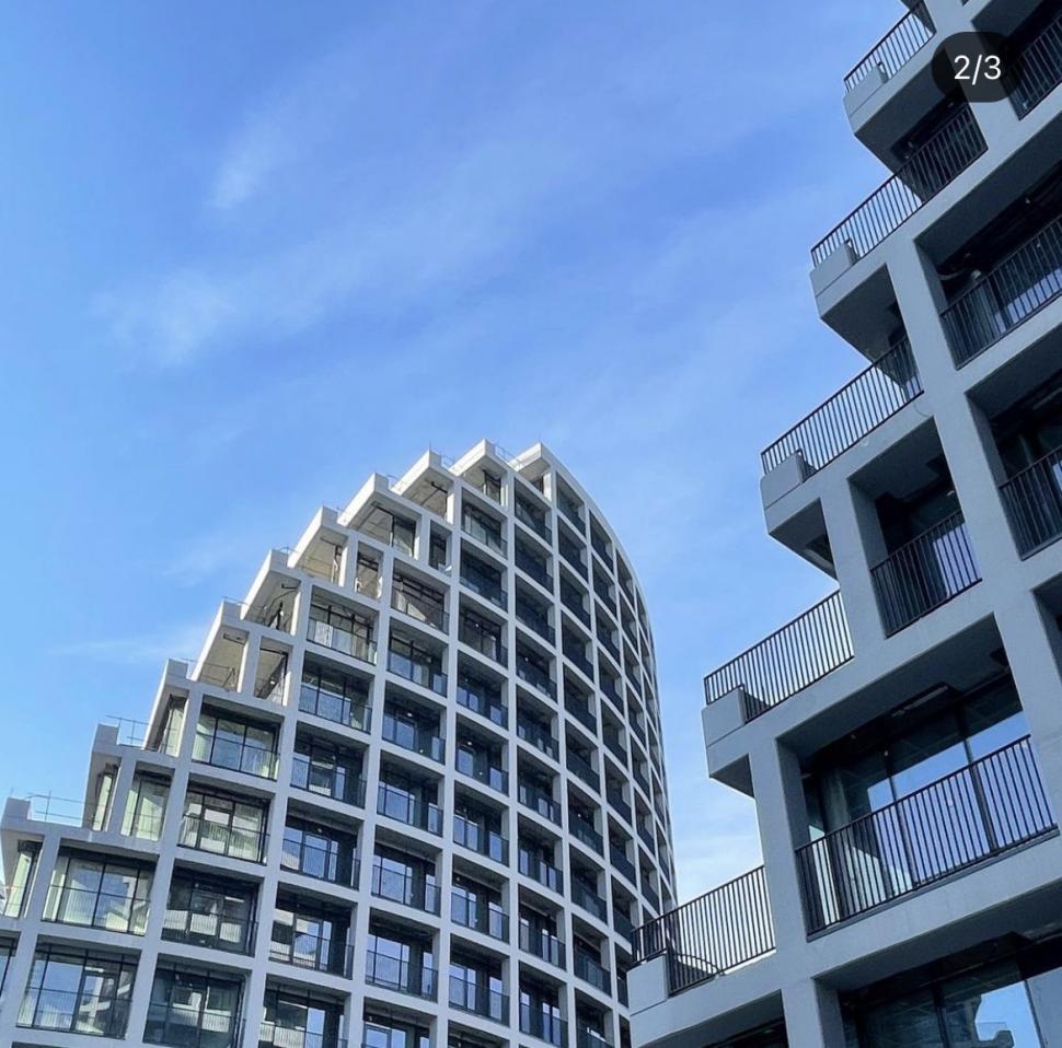 Turnurile ondulate, unice în lume, au apărut în cea mai săracă țară europeană. Proiectul futurist schimbă complet fața capitalei 998813