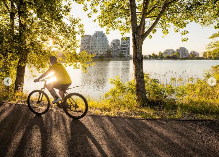 Turnurile ondulate, unice în lume, au apărut în cea mai săracă țară europeană. Proiectul futurist schimbă complet fața capitalei 998819