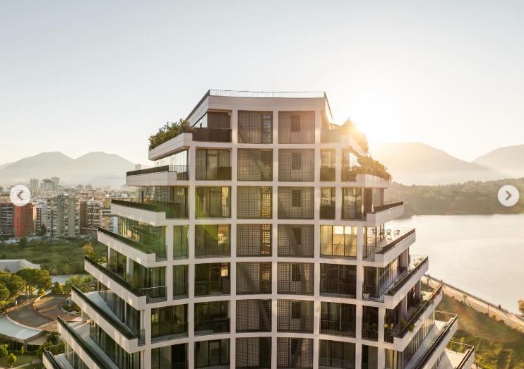 Turnurile ondulate, unice în lume, au apărut în cea mai săracă țară europeană. Proiectul futurist schimbă complet fața capitalei 998822