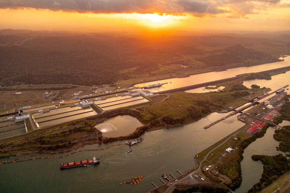 111 ani de la inaugurarea Canalului Panama la 15 august 1914: Cum arăta colosul ingineresc dintre Atlantic și Pacific atunci vs. acum 998796