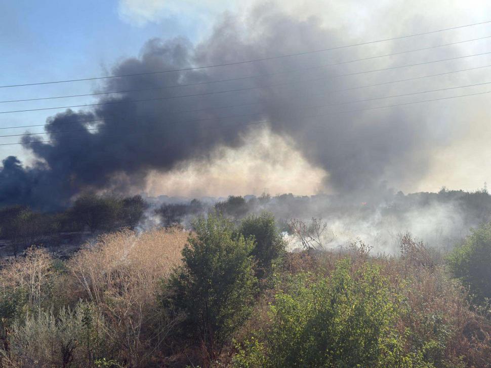 Alertă în Clinceni. Incendiu puternic cu degajări mari de fum, populația a fost evacuată 999120