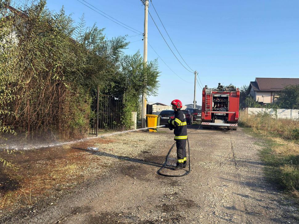 Alertă în Clinceni. Incendiu puternic cu degajări mari de fum, populația a fost evacuată 999121