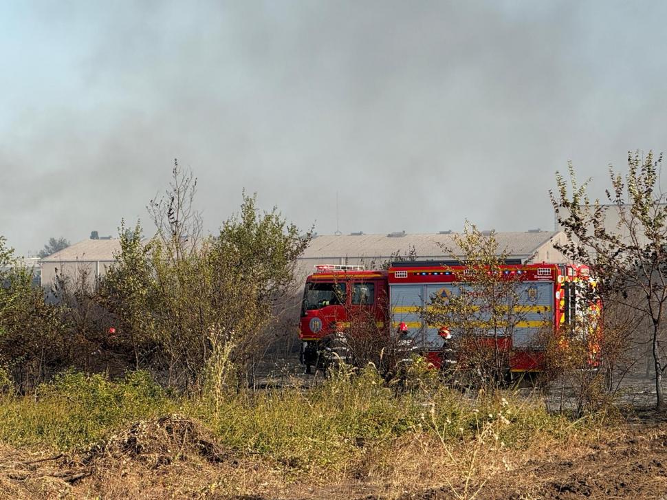 Alertă în Clinceni. Incendiu puternic cu degajări mari de fum, populația a fost evacuată 999123