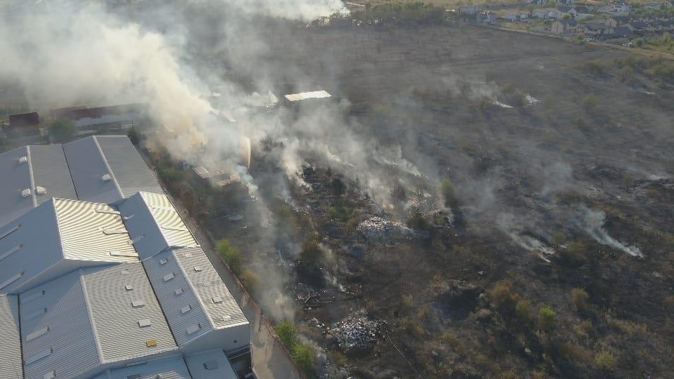 Alertă în Clinceni. Incendiu puternic cu degajări mari de fum, populația a fost evacuată 999130
