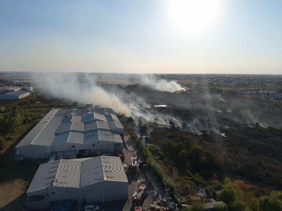 Alertă în Clinceni. Incendiu puternic cu degajări mari de fum, populația a fost evacuată 999133
