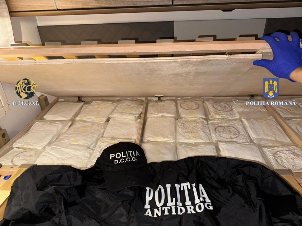 Cea mai mare captură de droguri din 2025. Aproape 70 de kilograme de cocaină au fost găsite într-o rulotă, în Sibiu 998926