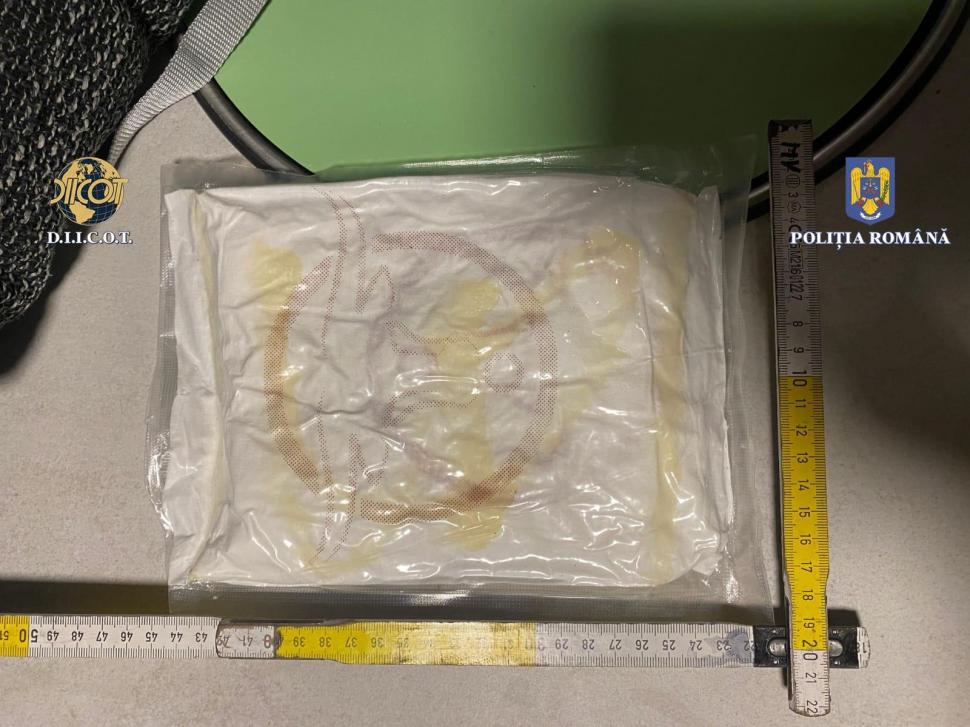 Cea mai mare captură de droguri din 2025. Aproape 70 de kilograme de cocaină au fost găsite într-o rulotă, în Sibiu 998927