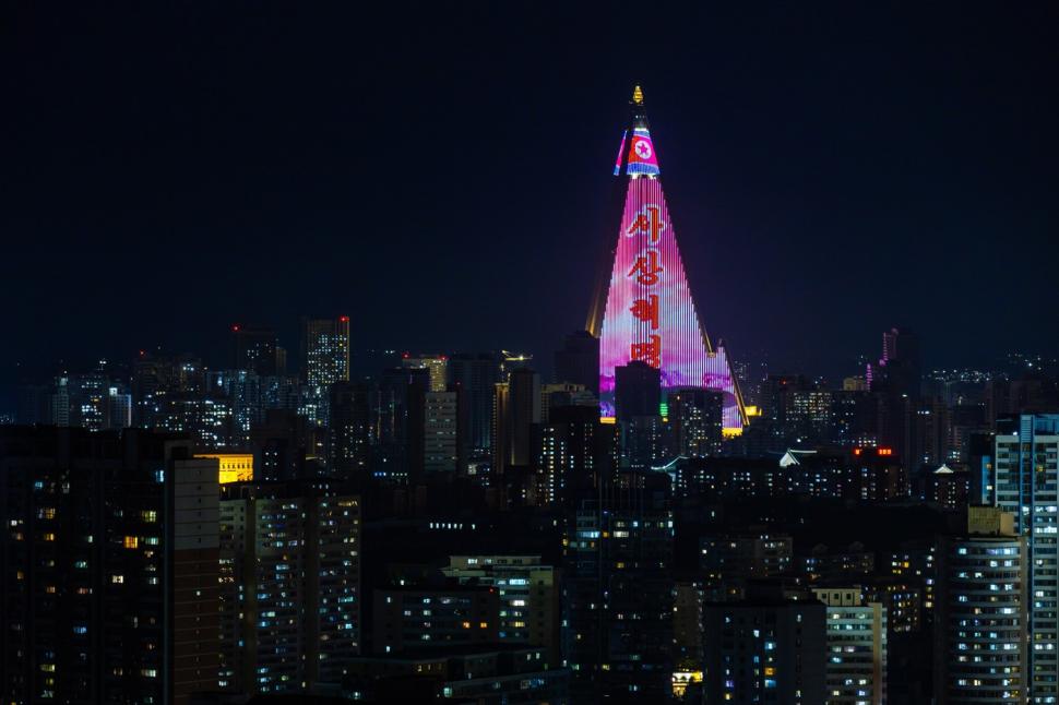 „Hotelul Blestemat”: Cea mai înaltă clădire din Coreea de Nord este un hotel abandonat, care nu a găzduit pe nimeni niciodată 999059