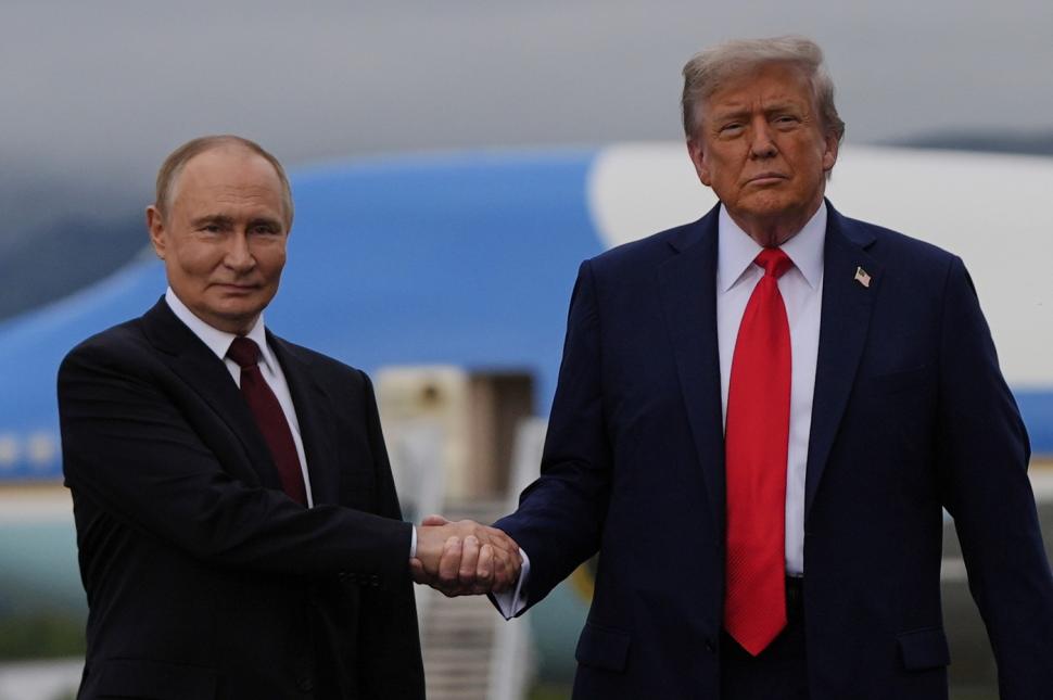 Întâlnirea dintre Trump și Putin în imagini. Cum au reacționat cei doi când s-au văzut 999155