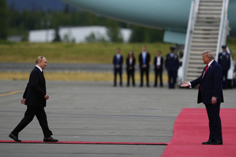 Întâlnirea dintre Trump și Putin în imagini. Cum au reacționat cei doi când s-au văzut 999160