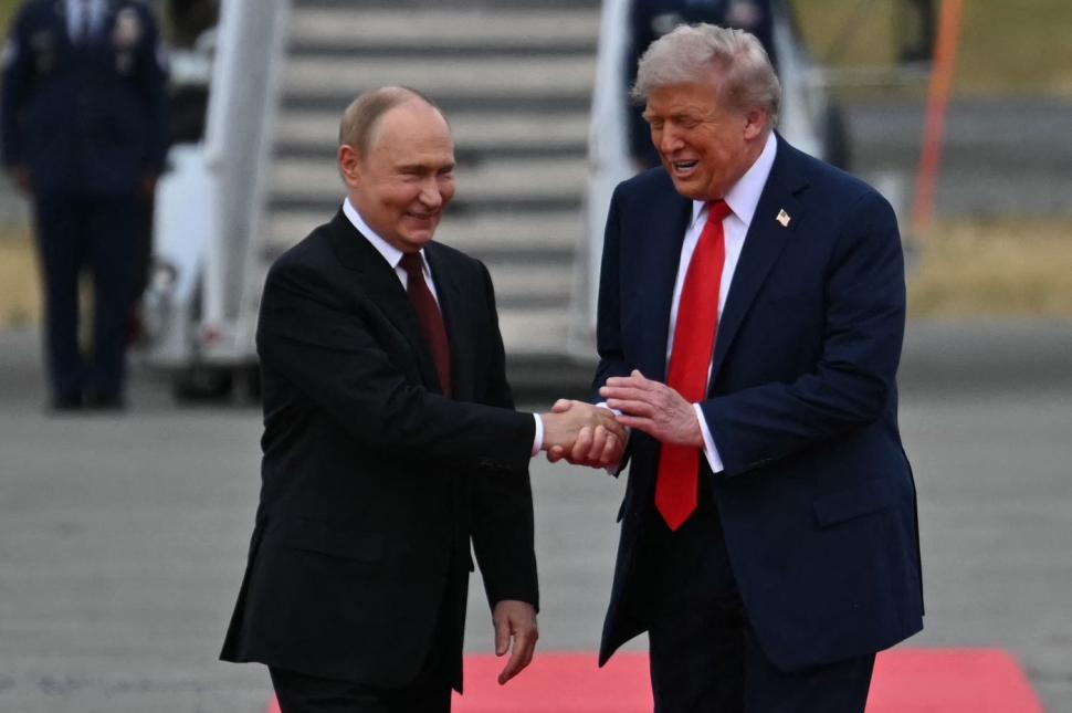 Întâlnirea dintre Trump și Putin în imagini. Cum au reacționat cei doi când s-au văzut 999167