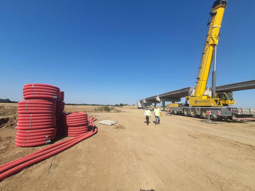 A început asfaltarea pe ultimul tronson al Lotului 3 Nord din A0. Pasajul de la DN3 nu va fi gata anul acesta 999235