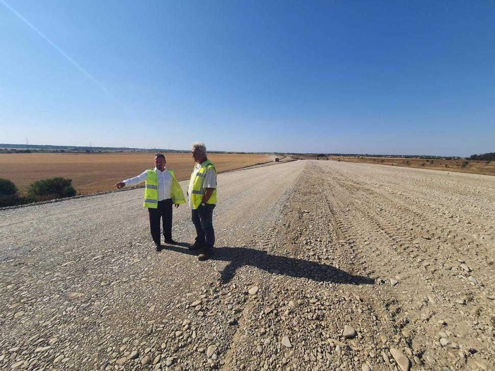 A început asfaltarea pe ultimul tronson al Lotului 3 Nord din A0. Pasajul de la DN3 nu va fi gata anul acesta 999237